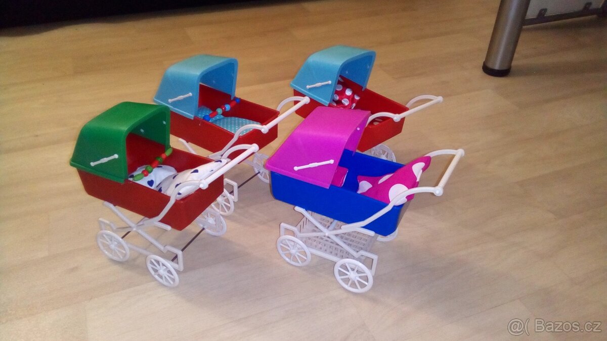 Kočárky pro malé panenky.Modrorůžový prodaný.