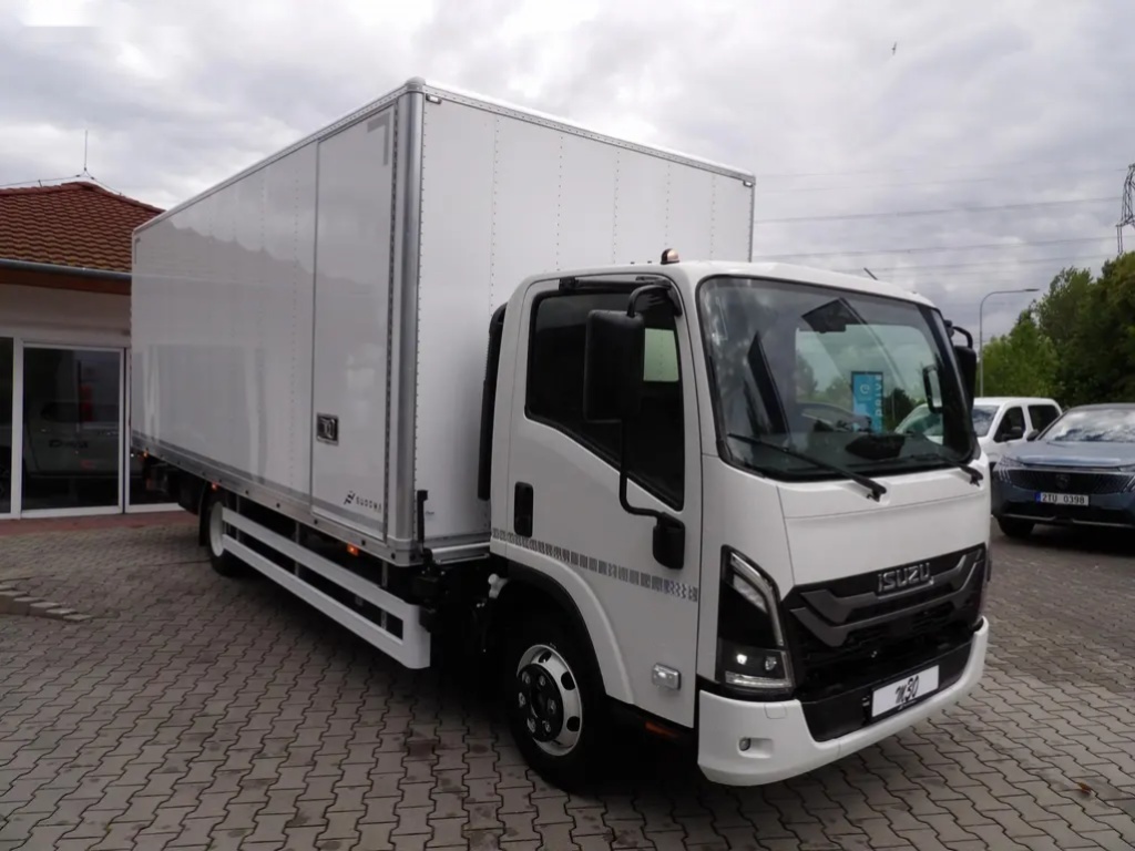 Isuzu, M30 5,2L MAN6, skříň a čelo