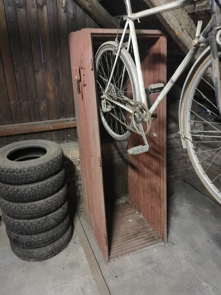 Prodám kovovou / ocelovou zárubeň. Šíře 60cm