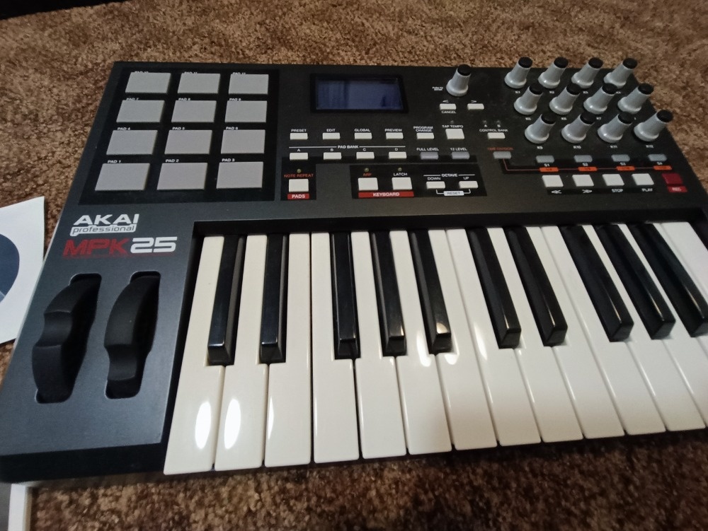 Jako nová Akai MPK25 Professional MIDI klávesnice