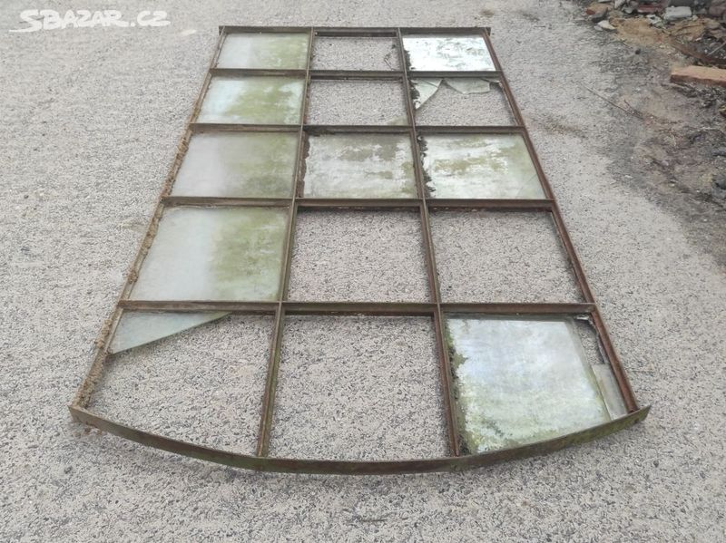 Staré železné okno, 1 ks- 180x90cm, fabrické okno