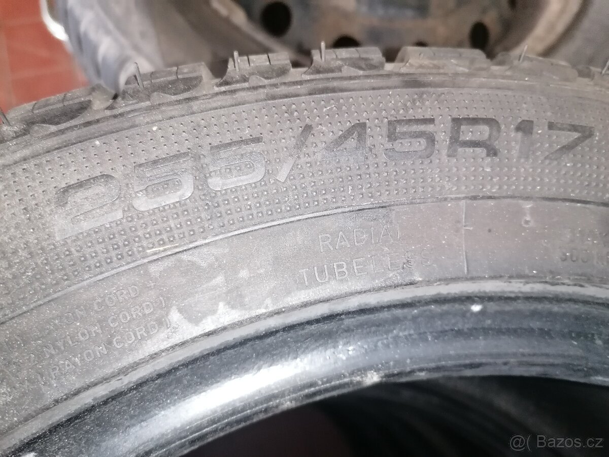 Zimní pneumatiky 255/45 R 17 GOODYEAR