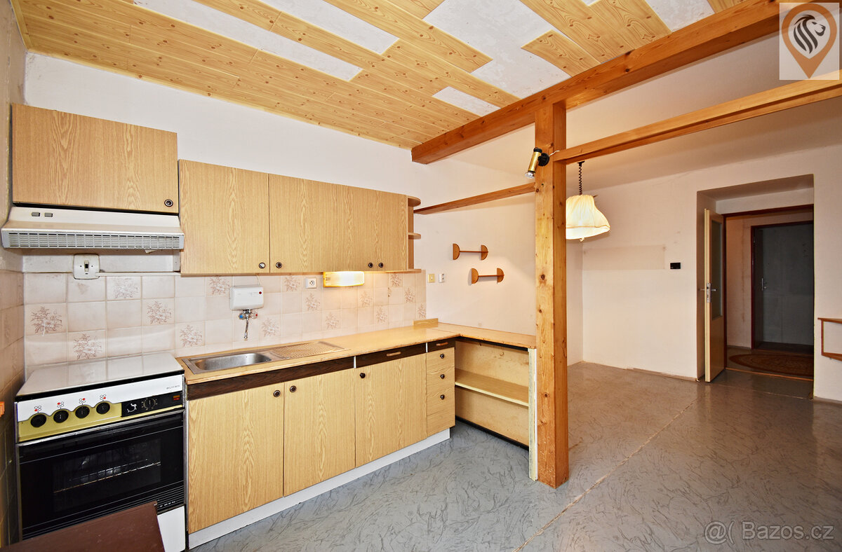 Prostorný byt 3 + 1 s plochou 93 m² ve Dvoře Králové nad Lab