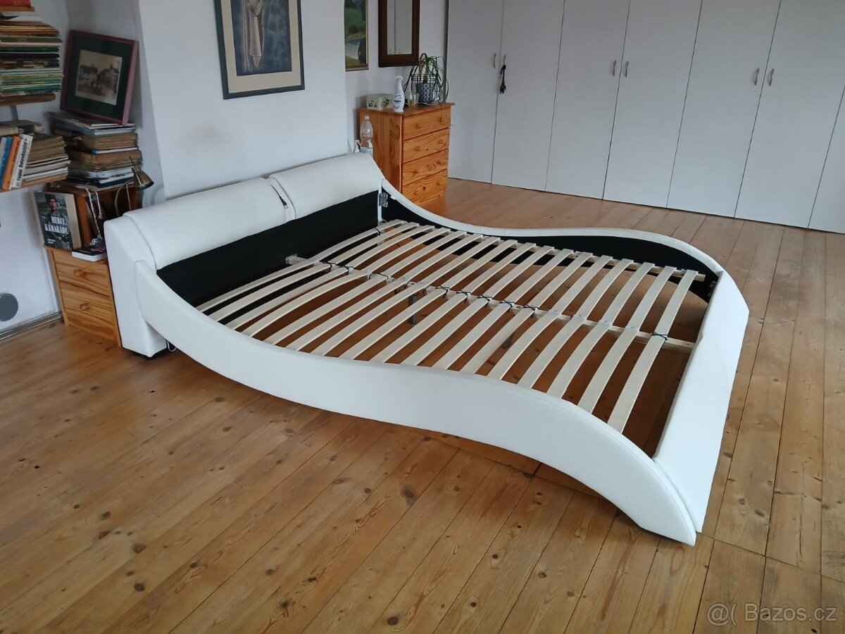 Podsvícená postel 180cm