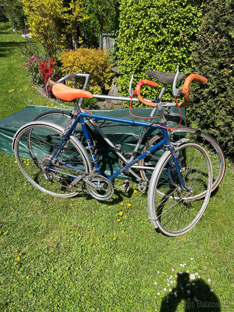 2x staré kola Staiger a Favorit