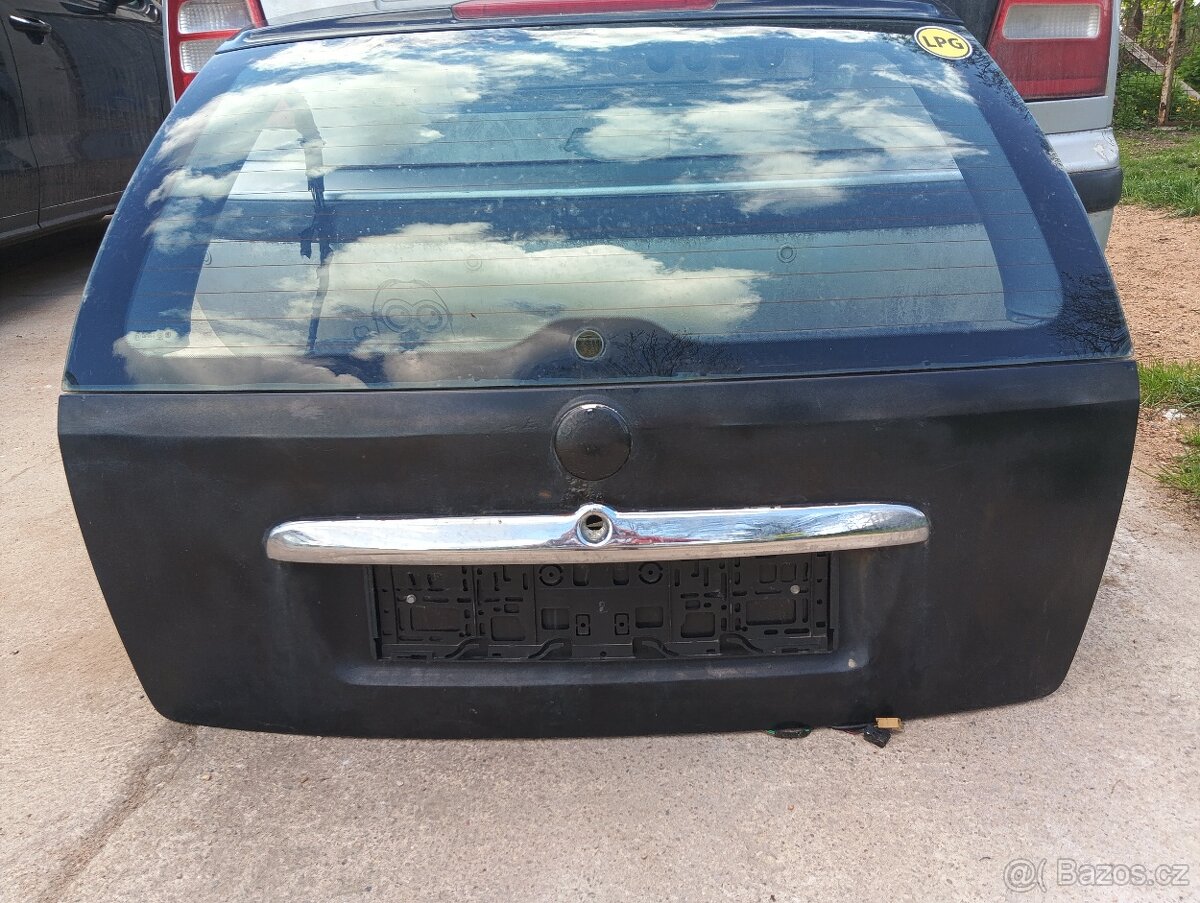 Prodám páté kufrové dveře na škoda Octavia 1 combi