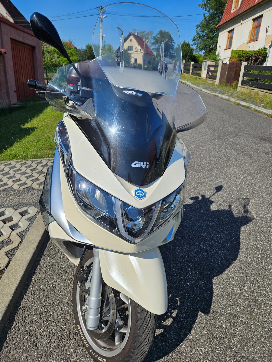 Piaggio X10 500