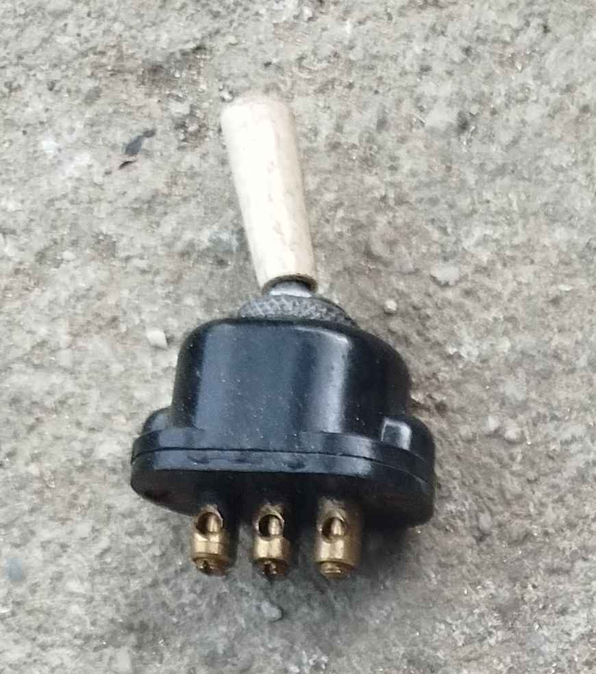 Přepínač původní bakelitový nový nepoužitý originál