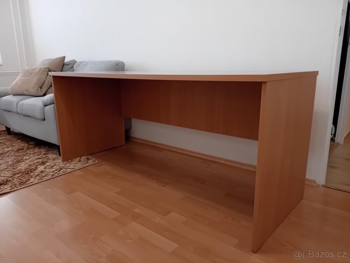 Kancelářský stůl