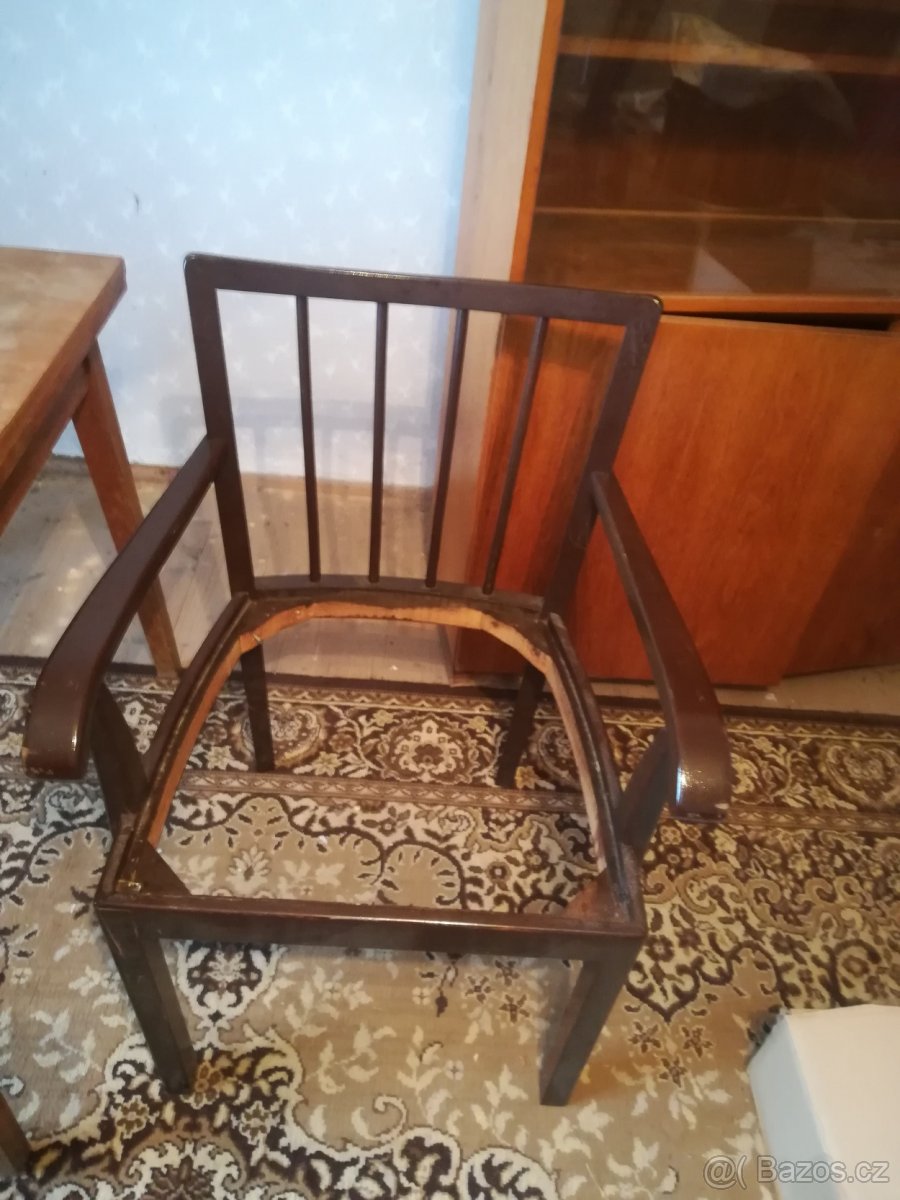 Starý nábytek