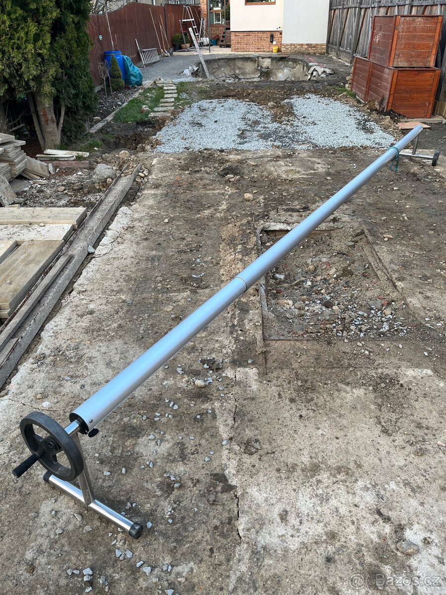 Naviják na bazénovou plachtu