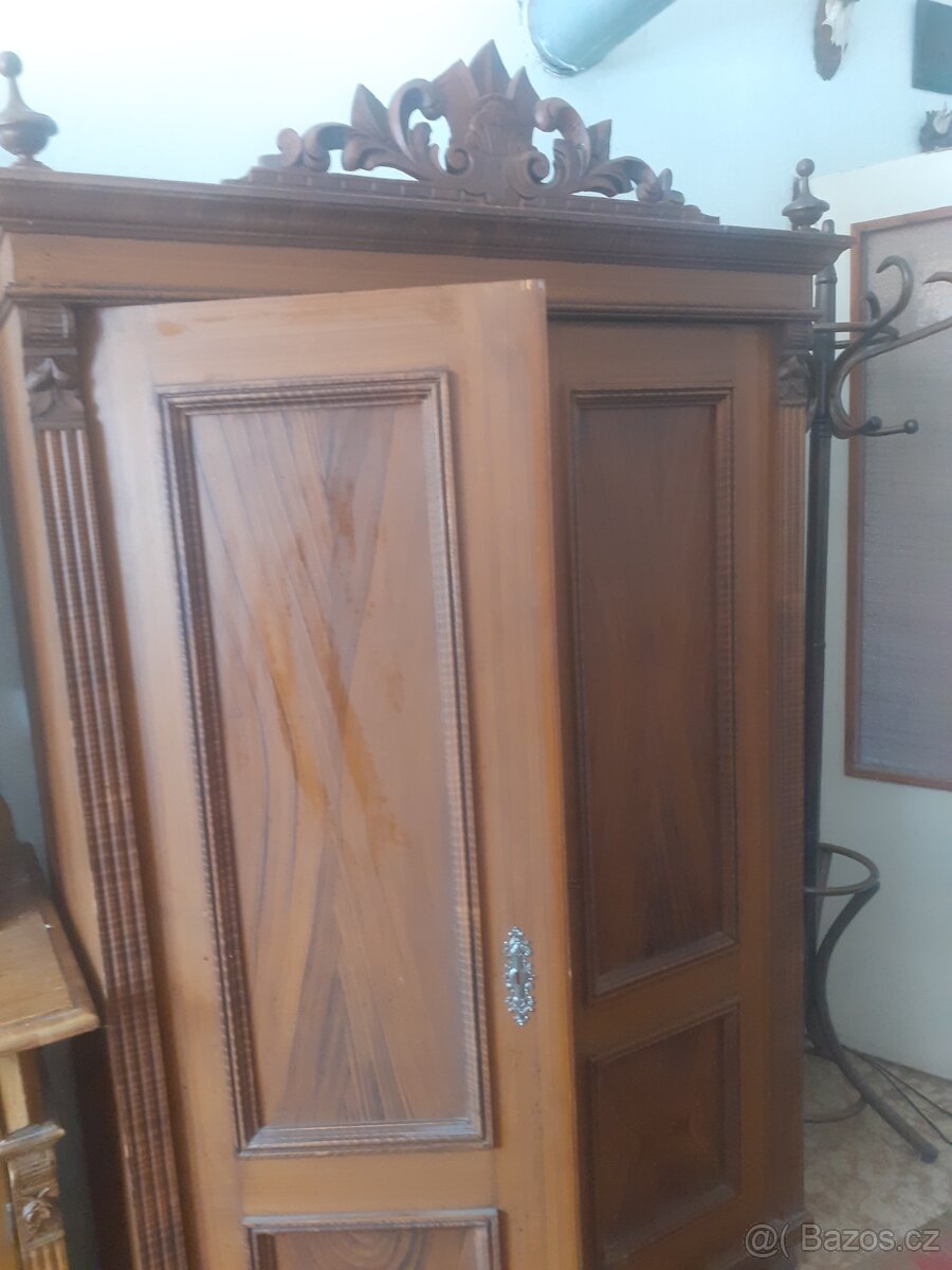 Starožitna skřin