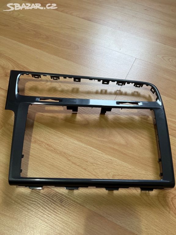 Rámeček pro displej 8" VW Golf 7