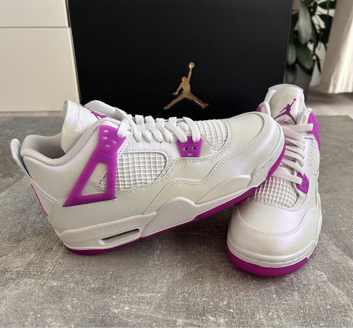 Air Jordan 4 Retro. Hyper Violet
