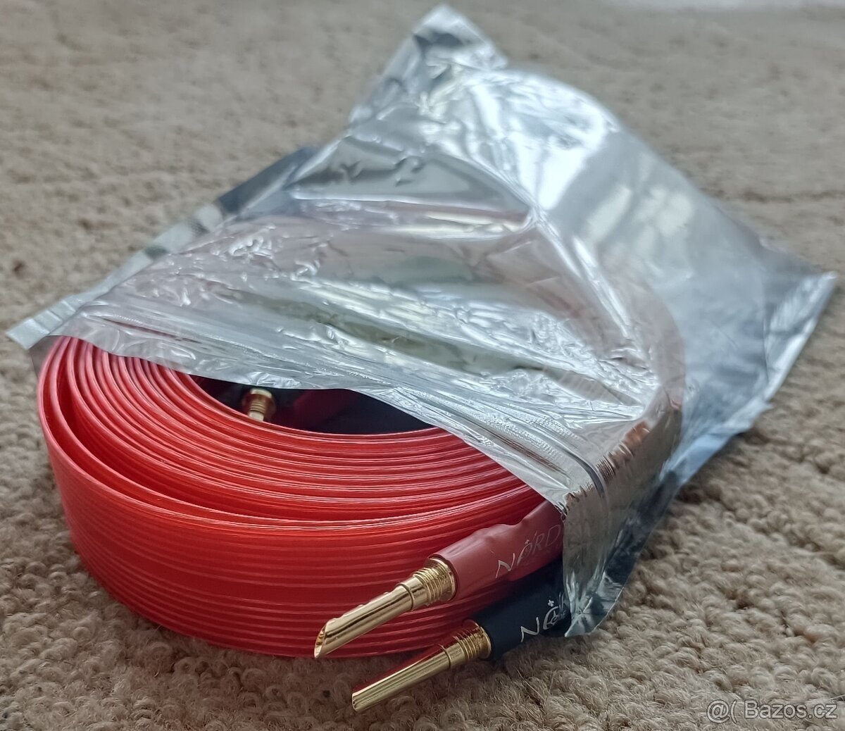 reproduktorový kabel plochý HiFi, délka 2,5 m pár