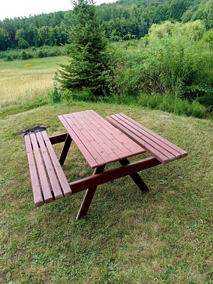 Zahradni set - stul s lavici