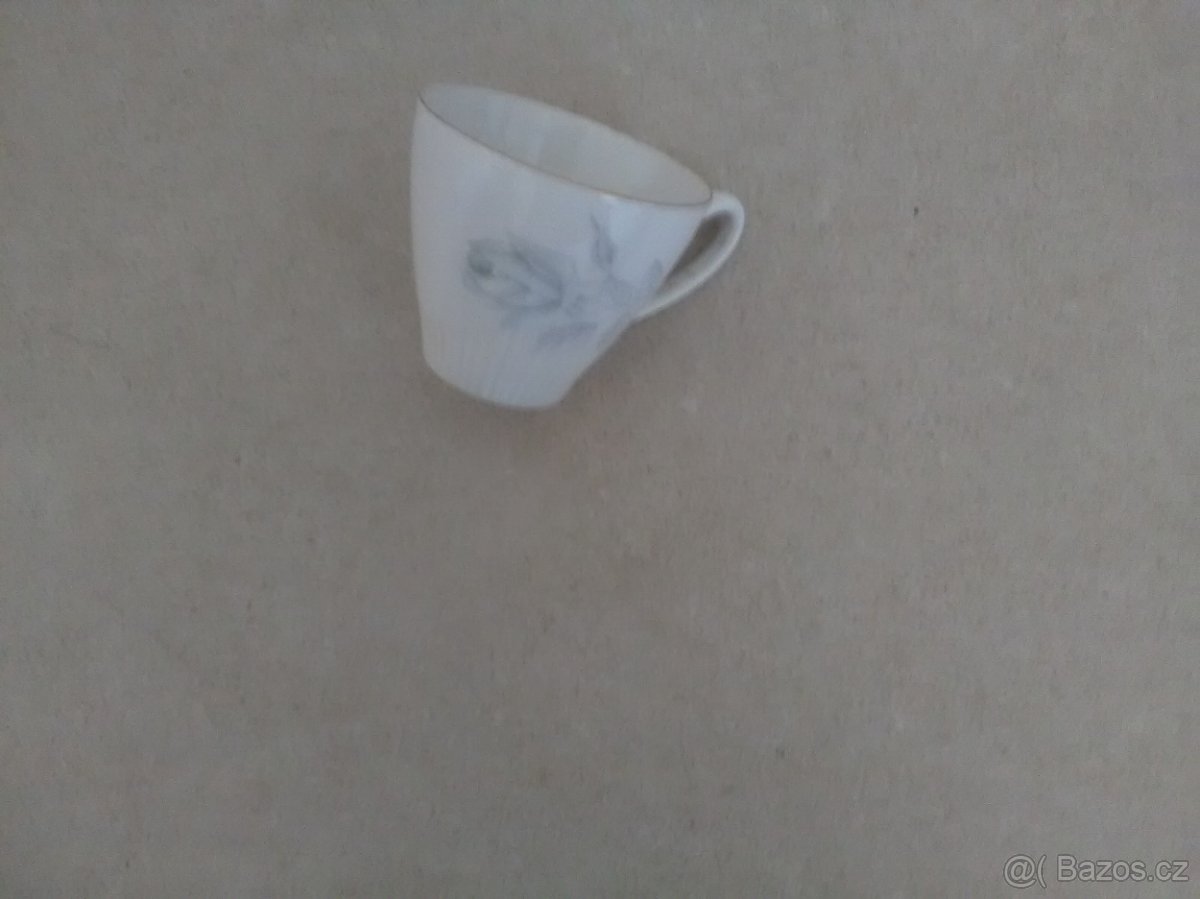 Retro šálek s motivem růže