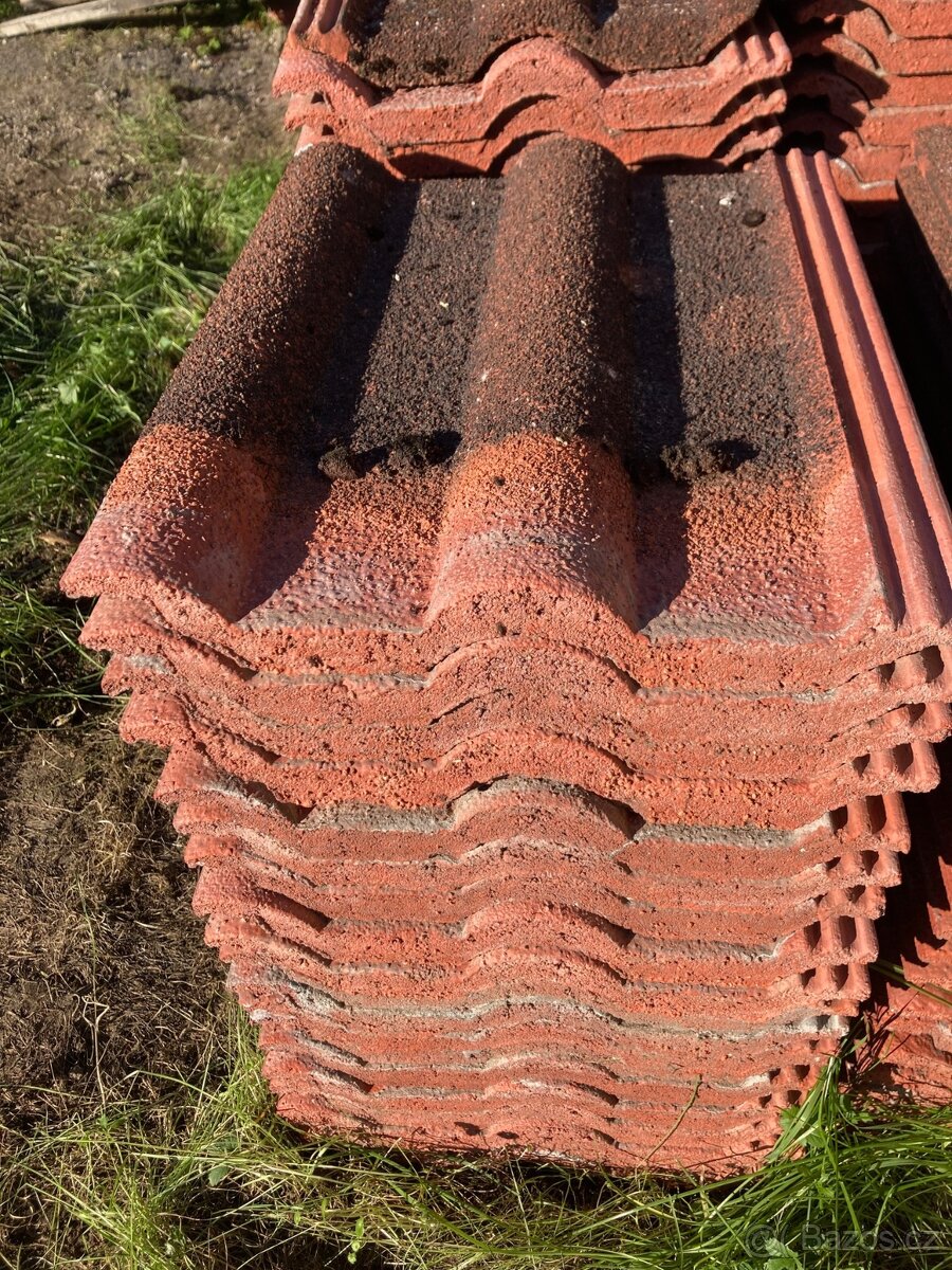 Betonové tašky na střechu Bramac - spěchá