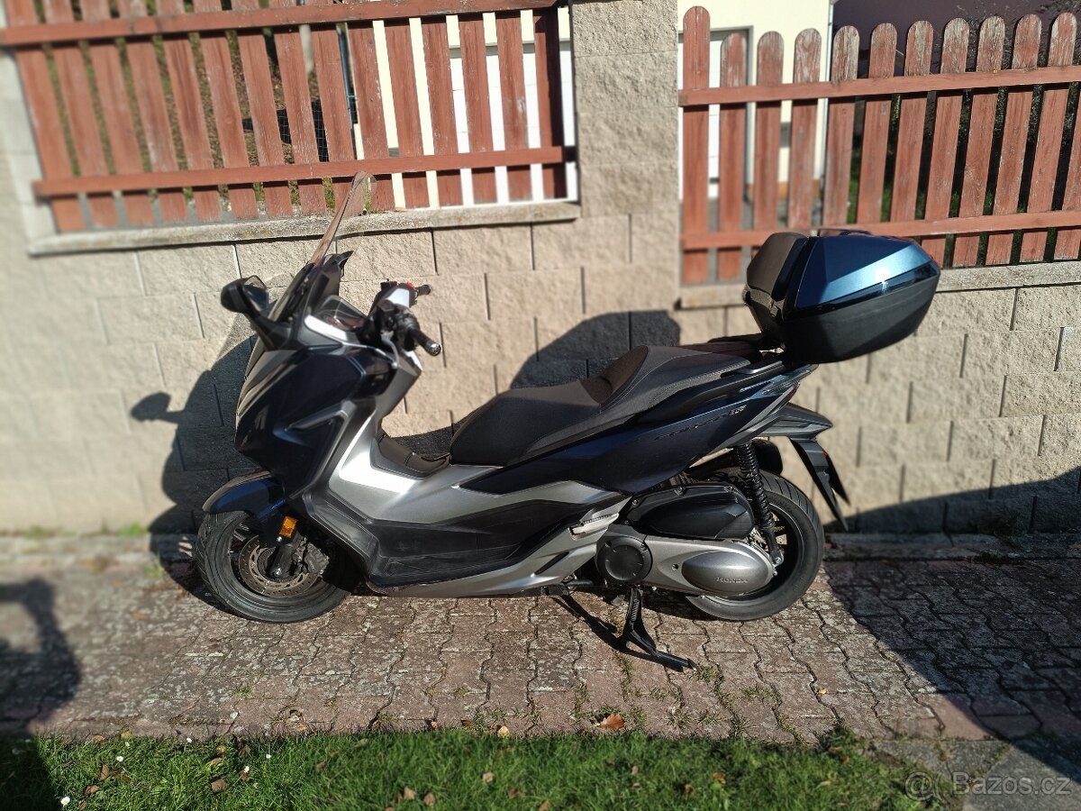 Honda Forza 300