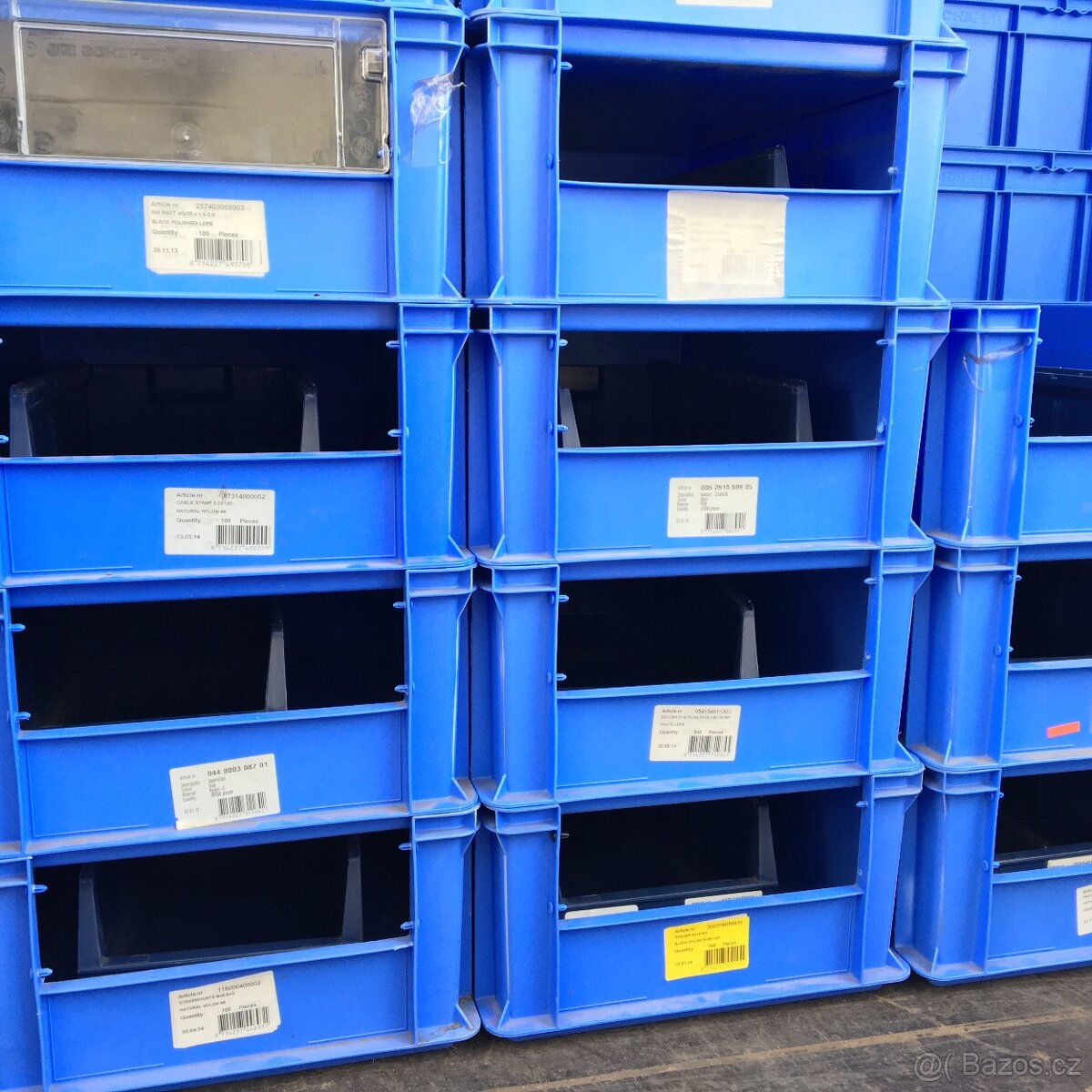 40cm x 60cm Velke Stohovacie plastove bedne do dielne skladu