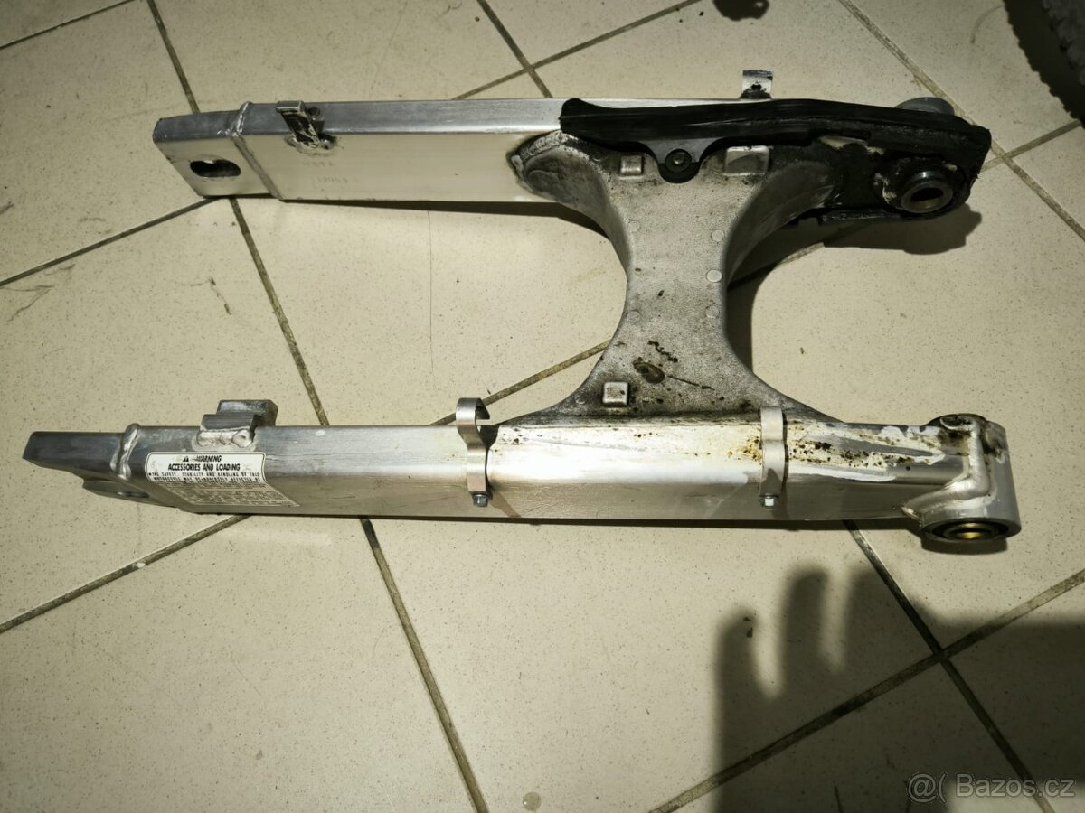 Zadní kyvná vidlice Honda Varadero xl 1000 SD01