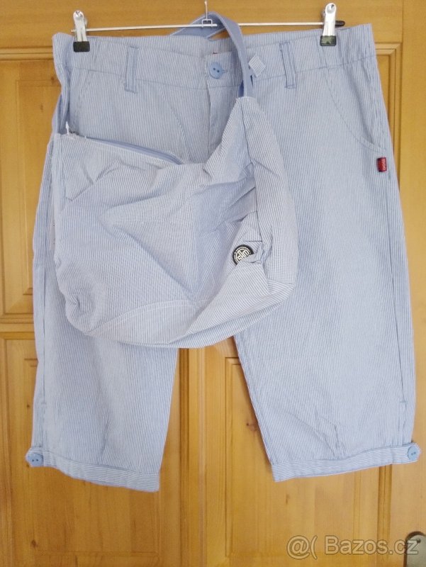 Dámské šortky a kabelka