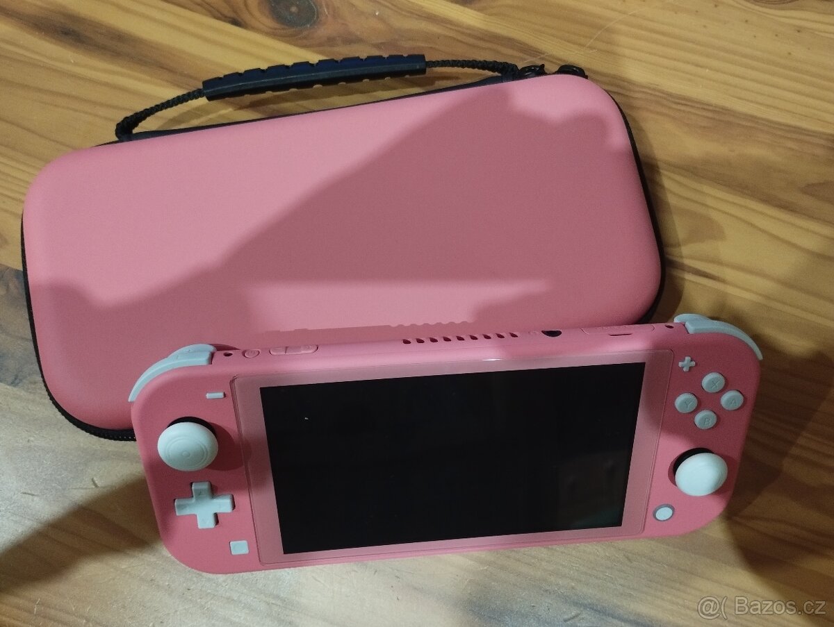 Nintendo Switch Lite Coral + příslušenství