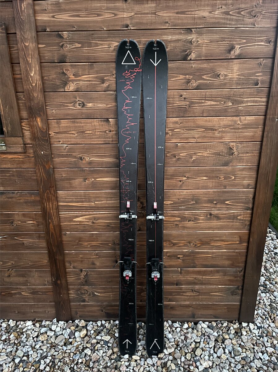 Prodám skialpový set Egoe - lyže, pásy, vázání