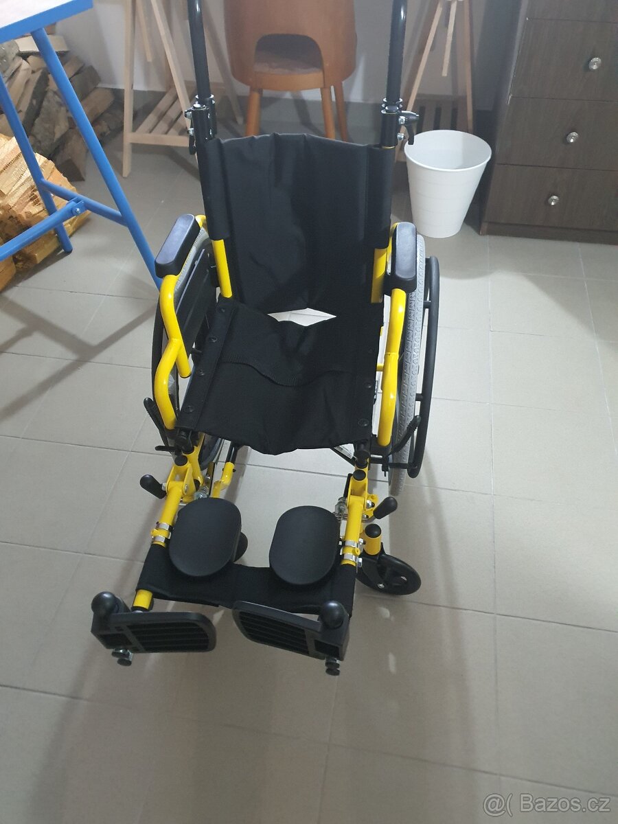 Dětský invalidní vozík