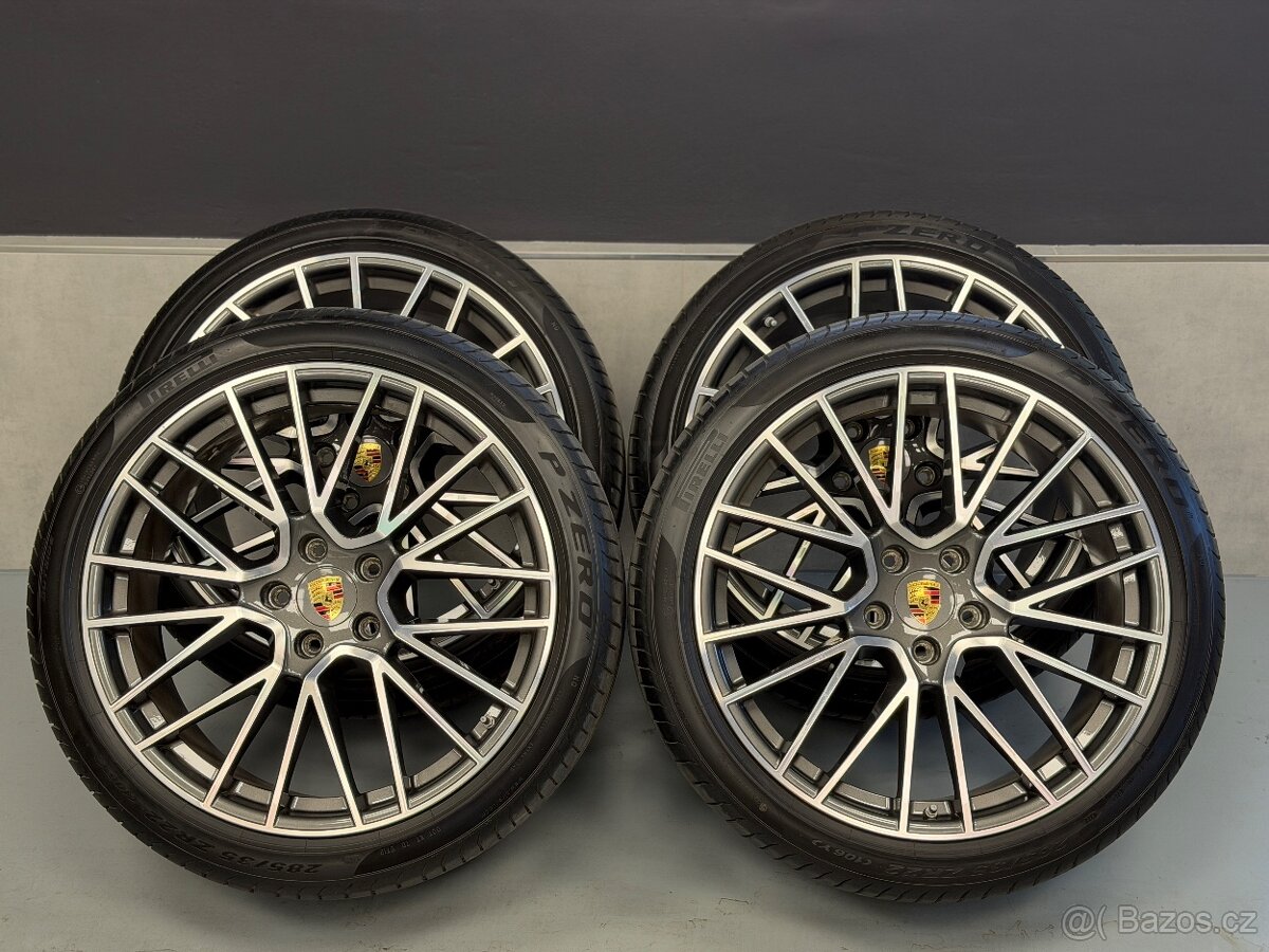 Porsche R22 Original na Cayenne Turbo s pneumatikami PirellI