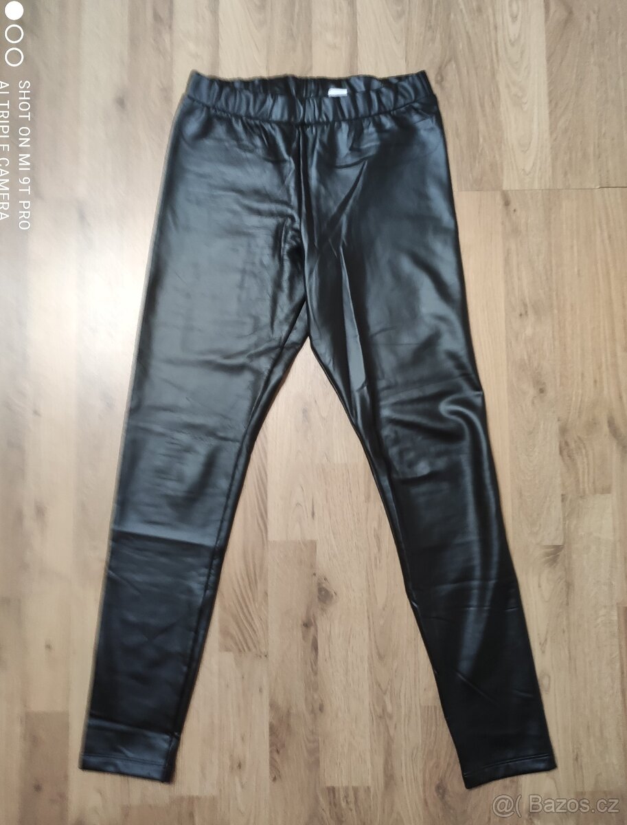 DÁMSKÉ ELASTICKÉ KALHOTY GALZEDONA ČERNÉ KOŽENKOVÉ M