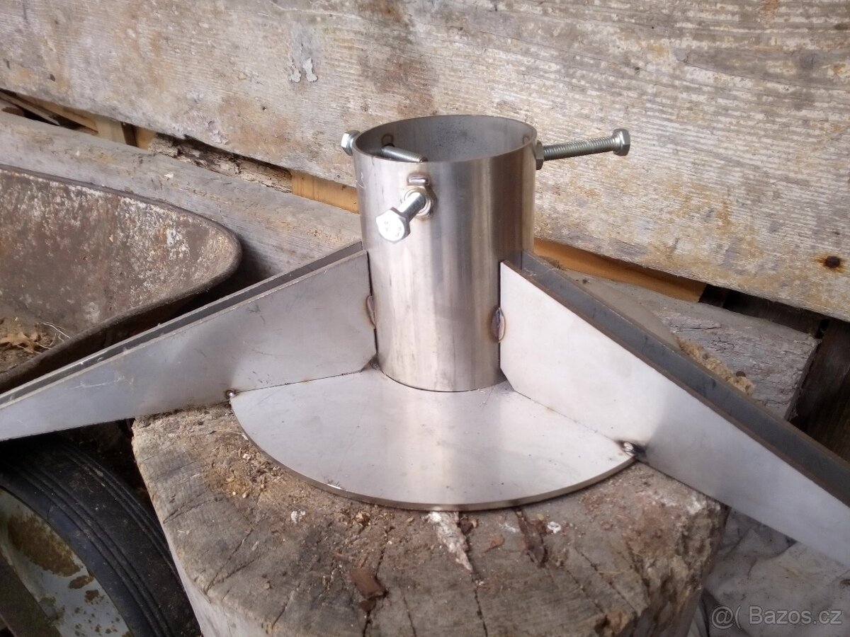 Stojan na vánoční stromek,nový,nerezový-průměr díry 8,5