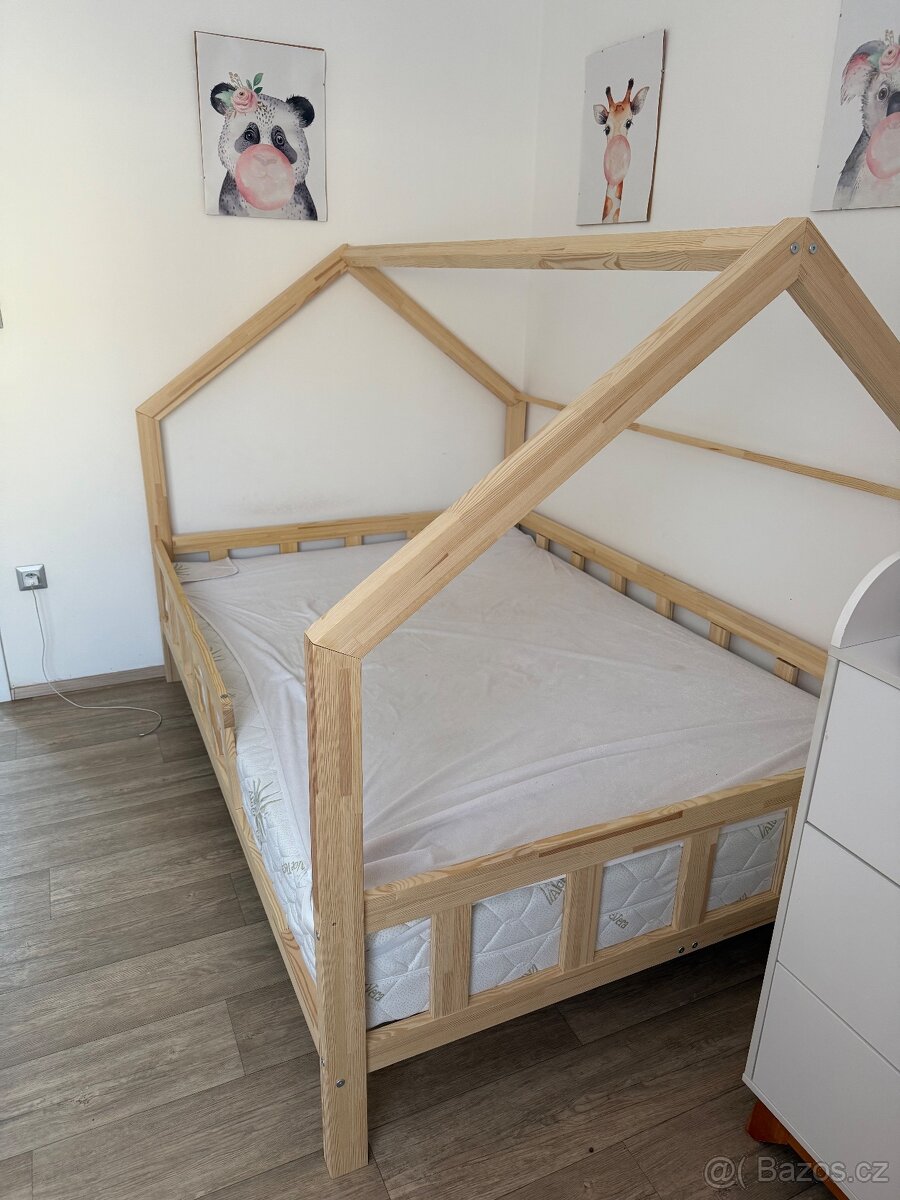 Domečková postel