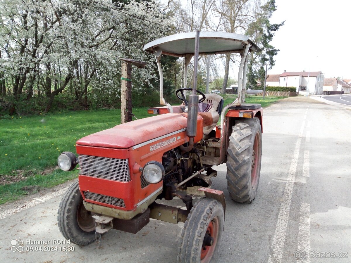 zetor 4712 s SPZ cabrio s boční kosou