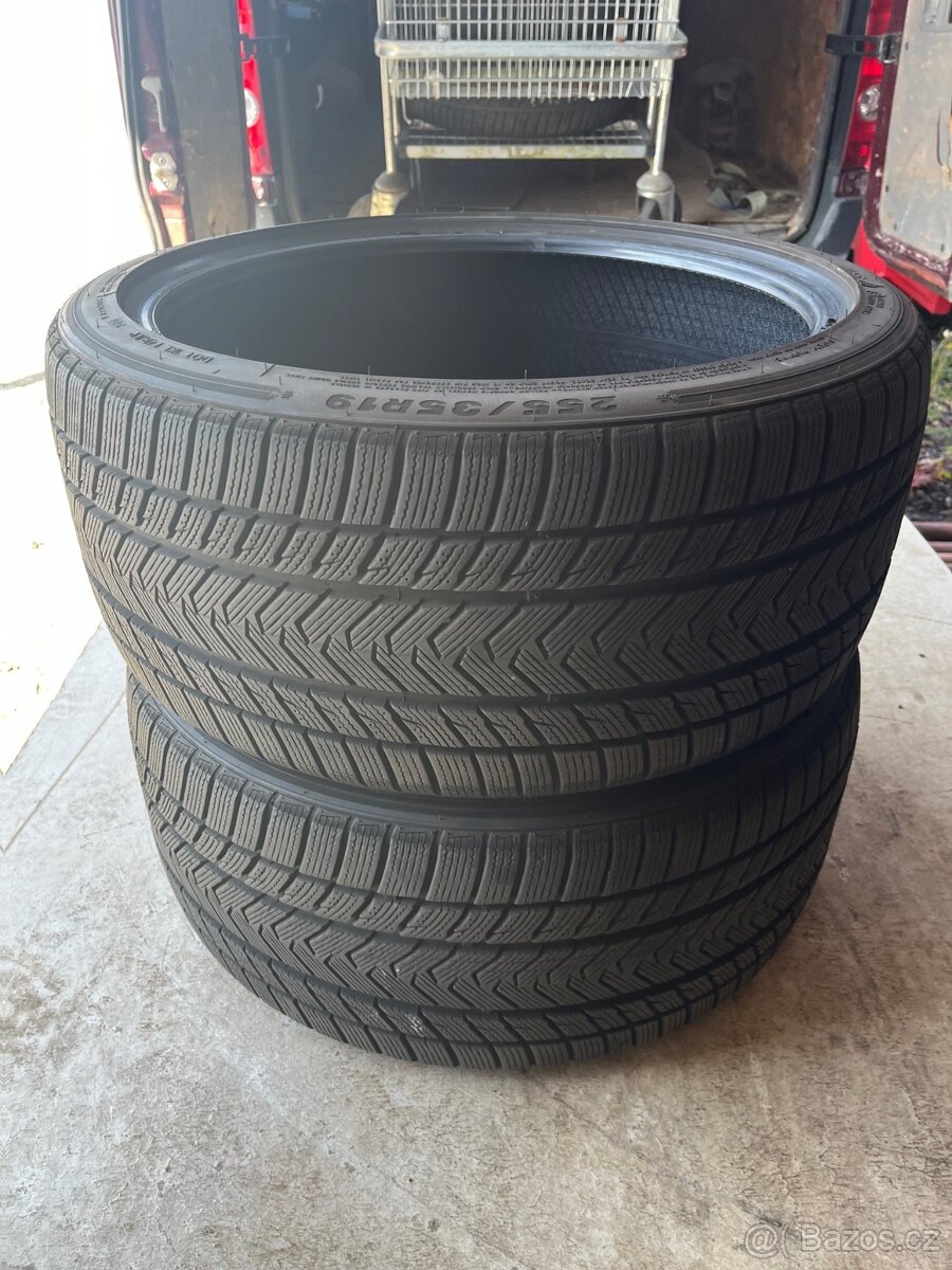 Zimní pneu 225/40 R19 93V XL