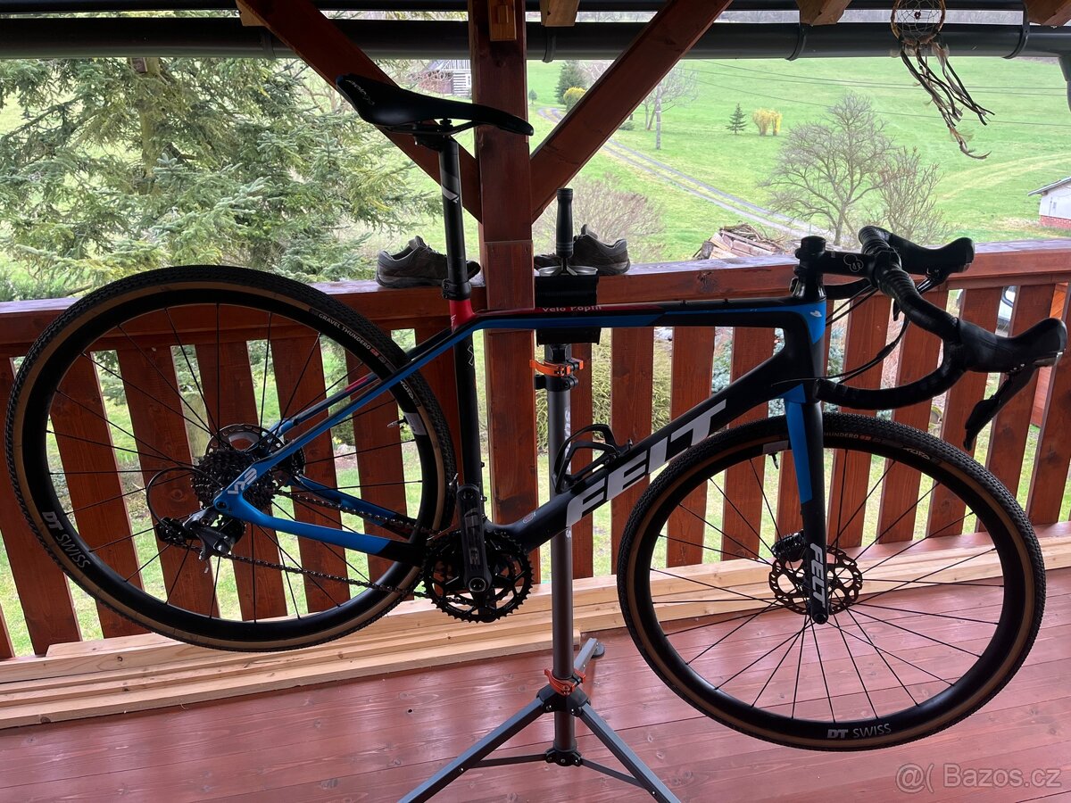 Karbonové silniční kolo Felt VR3-ultegra