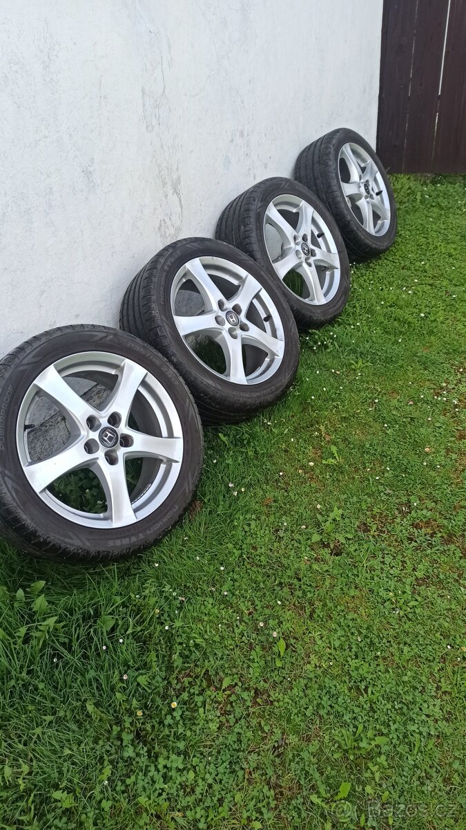 Honda civic kola  10G. 235 45 r17  alu kola.