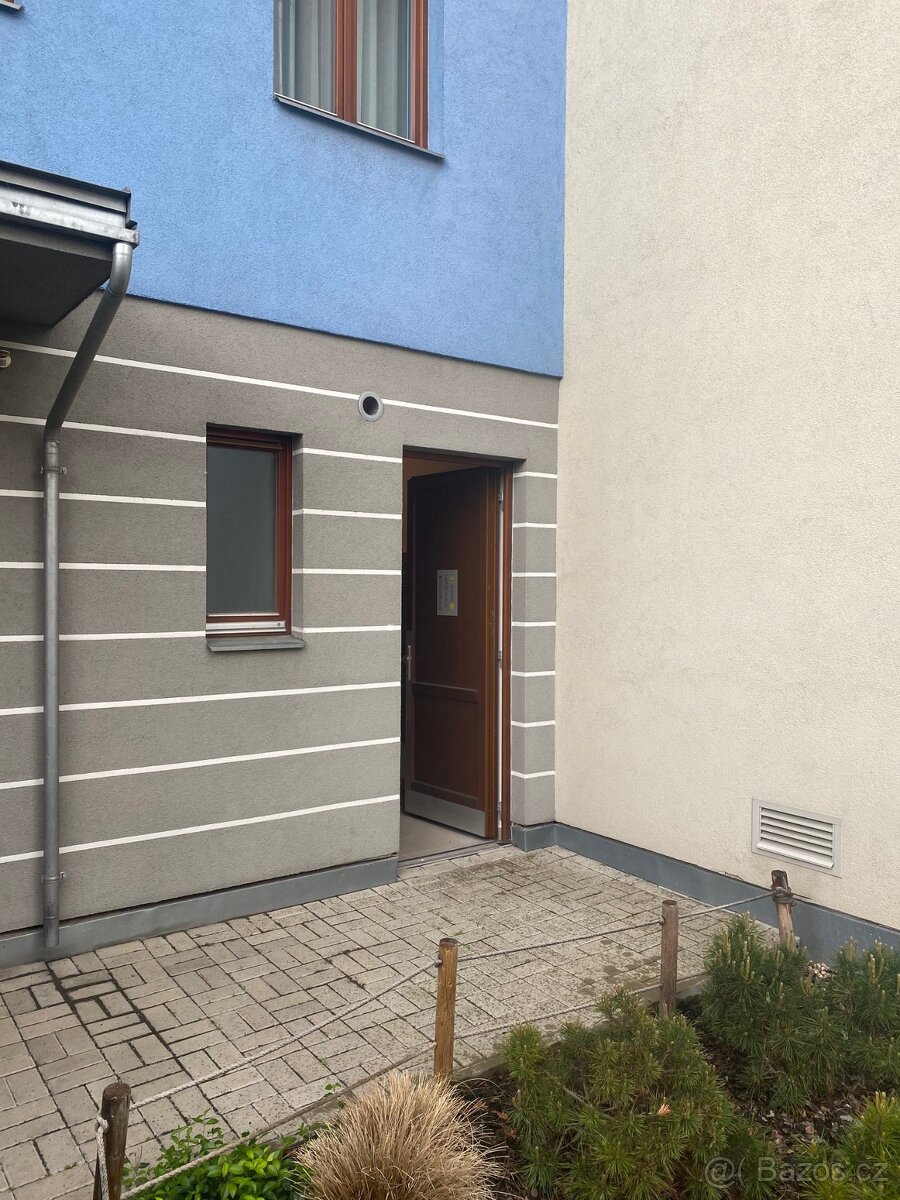 Spoluúžívání místa, korespondenční adresy (Sídlo) v Praze