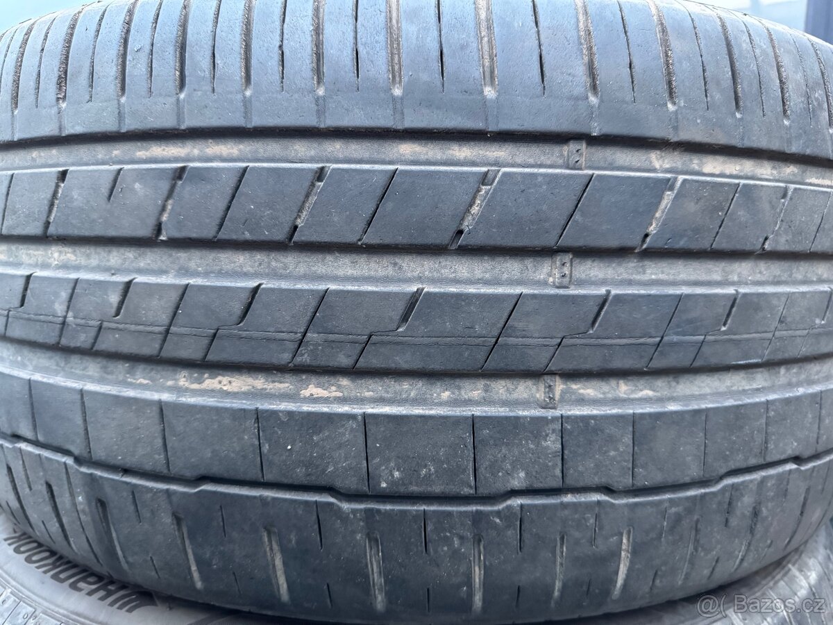 Letni pneu 275/40 ZR20