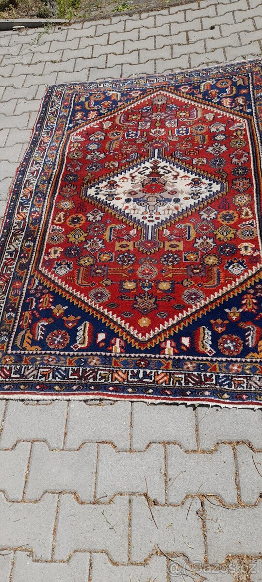 Starý vlněný koberec 190 cm x 130 cm