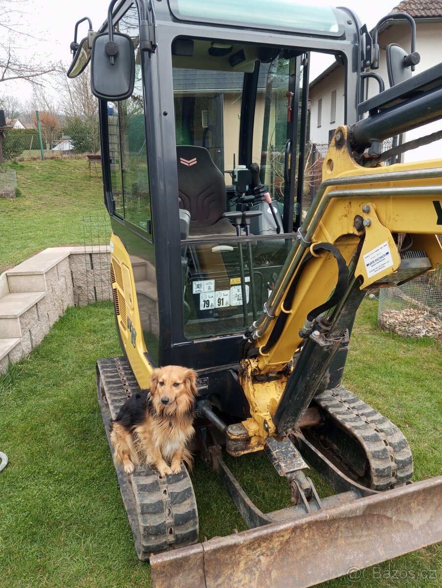 Minibagr Yanmar SV18