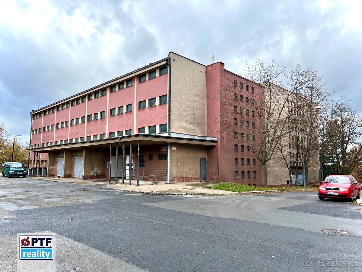 Pronájem garážového stání (11 m2) - Plzeň, Tomanova ulice