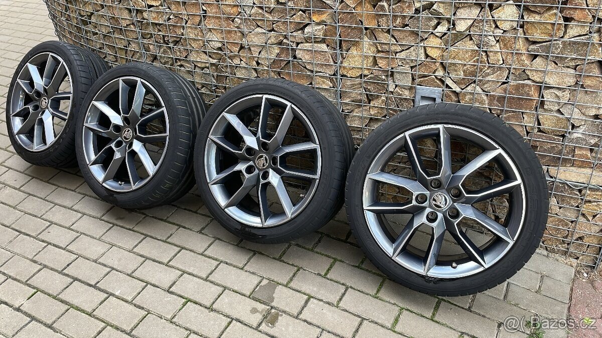 Škoda Octavia 3 Gemini alukola 18, letní pneu 225/40