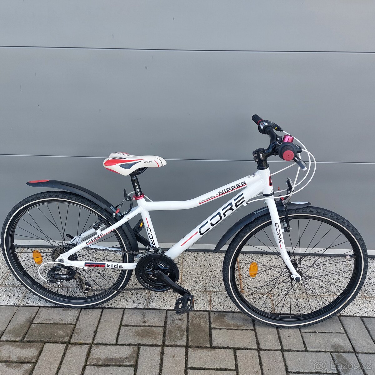 CORE Nipper 24" bile