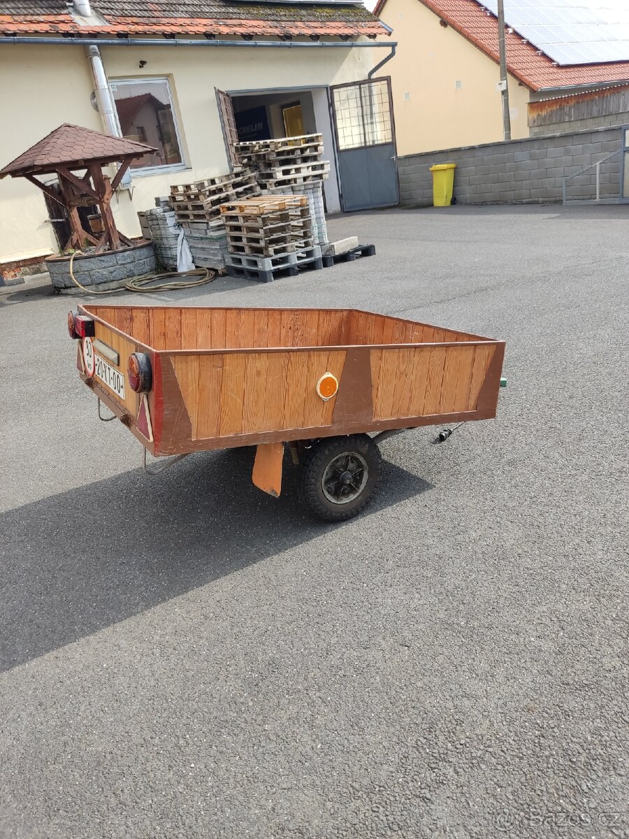 Přívěsný vozík