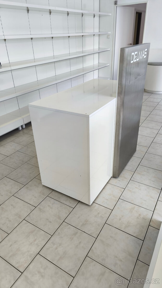Prodejní pult nebo recepce na zakázku - lamino bílý lesk