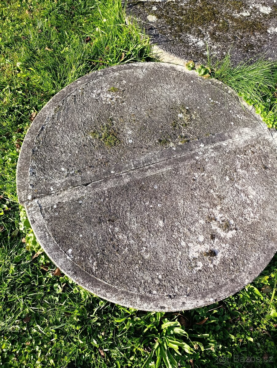 Poklop betonový