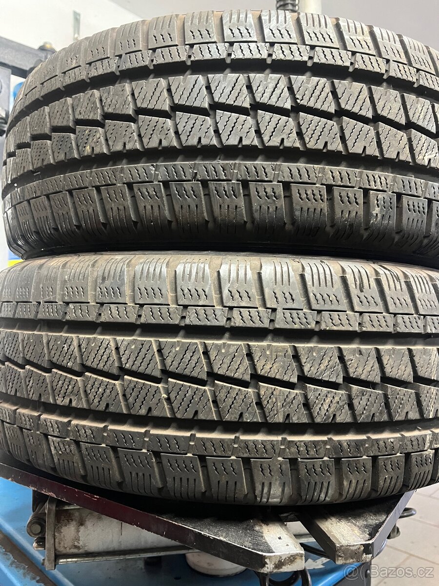 215/60/17 C Falken zatezove celoročni