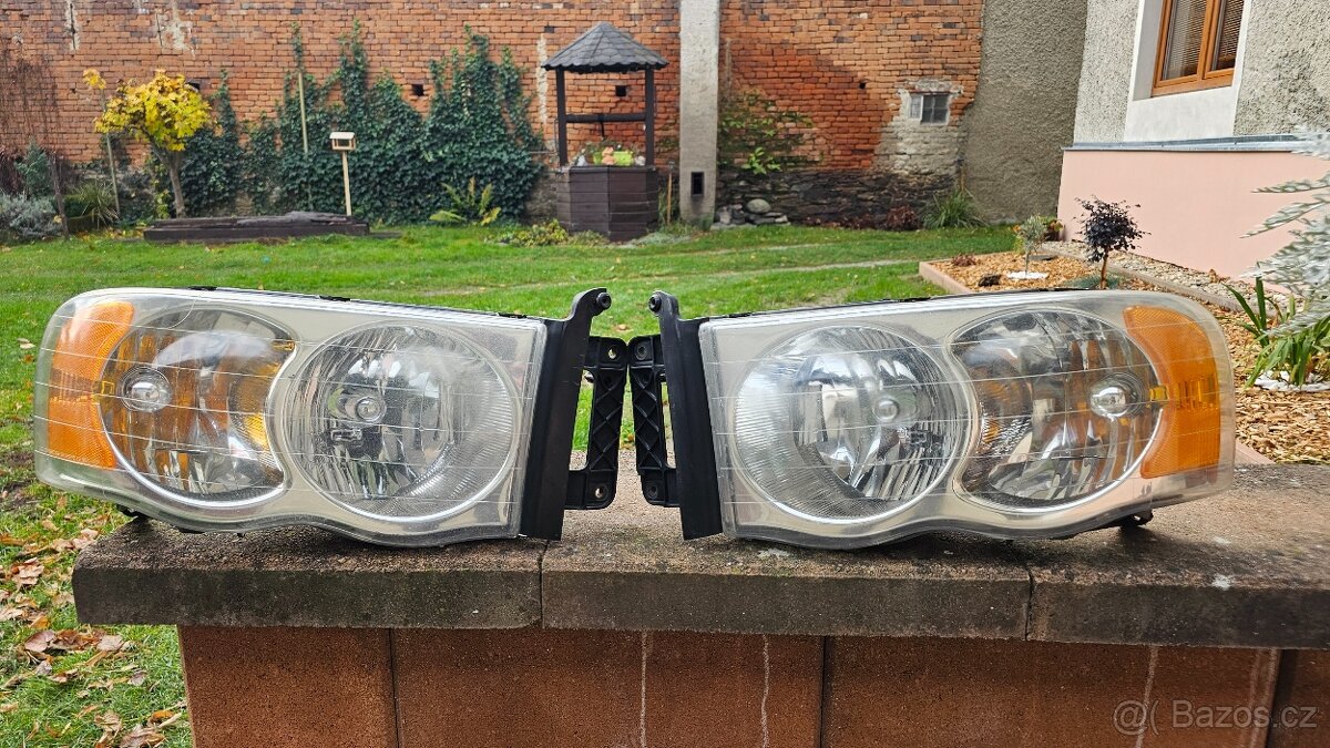 Přední světla Dodge RAM 3.gen
