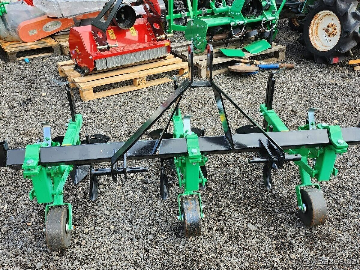 UNIVERZÁLNÍ NÁSTROJ